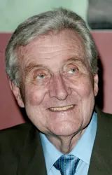 Патрик Макни